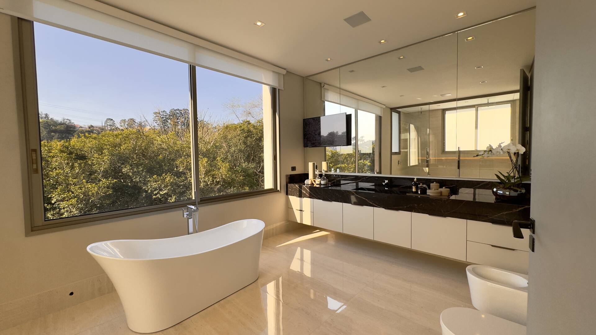 Casa à venda no Tamboré 2 com 1.800 m², 6 suítes e rooftop de 450 m²