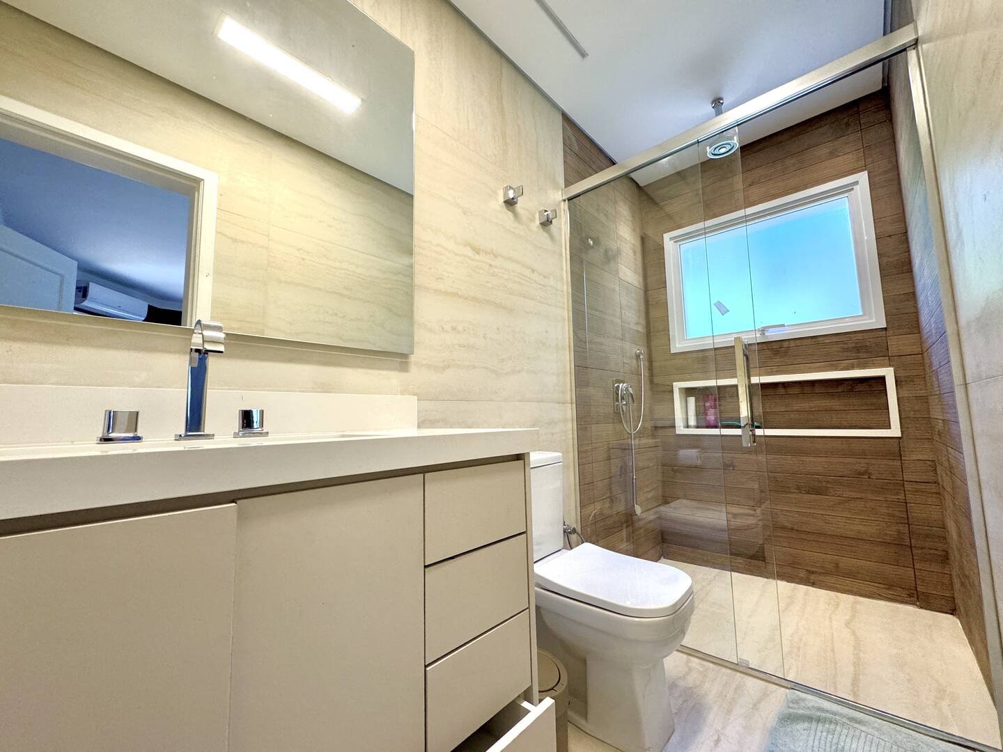 Casa à Venda no Tamboré 1 com 4.000 m², Vista Permanente e Estilo Casa de Campo