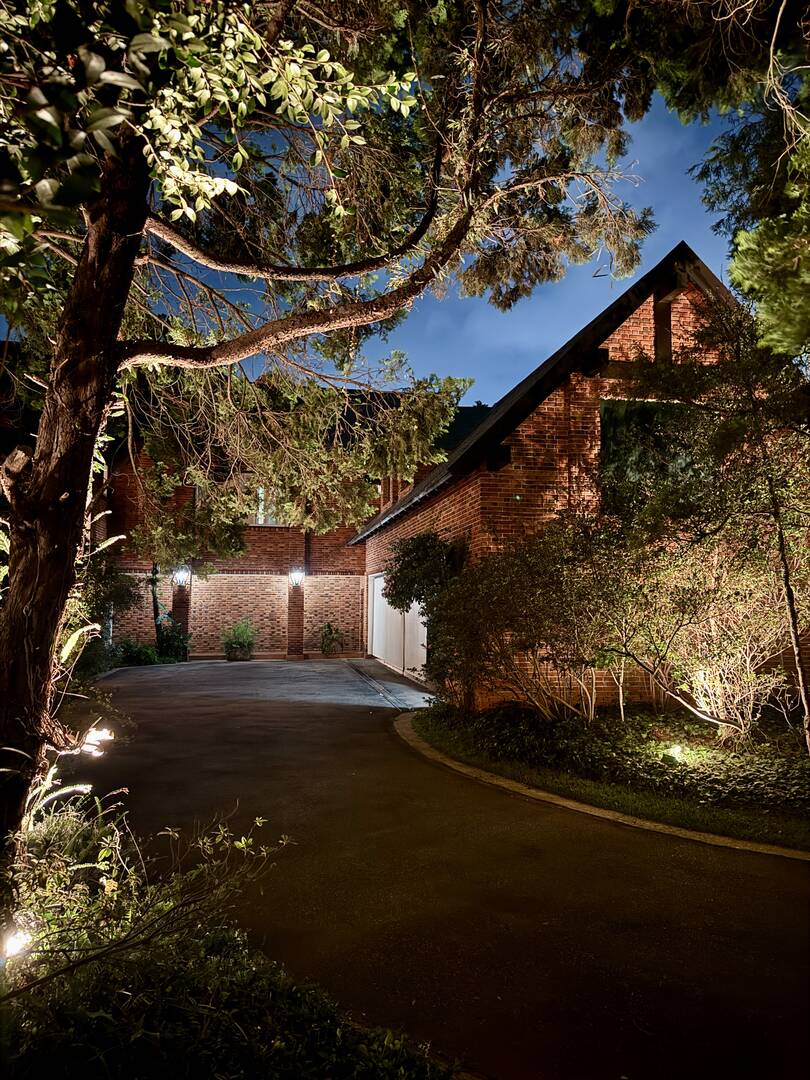 Casa de arquitetura assinada por Sidônio Porto no Tamboré 1