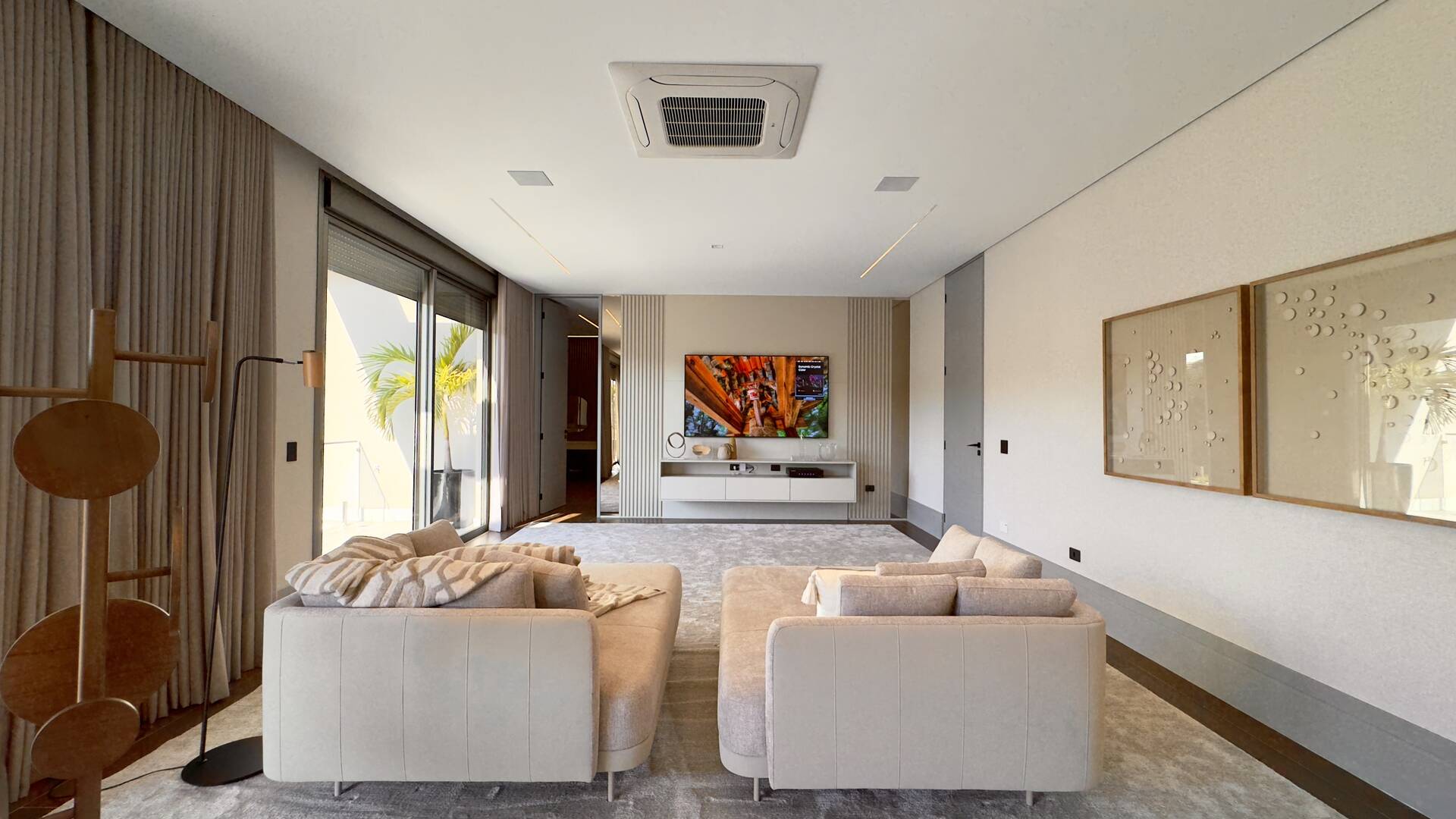 Casa à venda no Tamboré 2 com 1.800 m², 6 suítes e rooftop de 450 m²