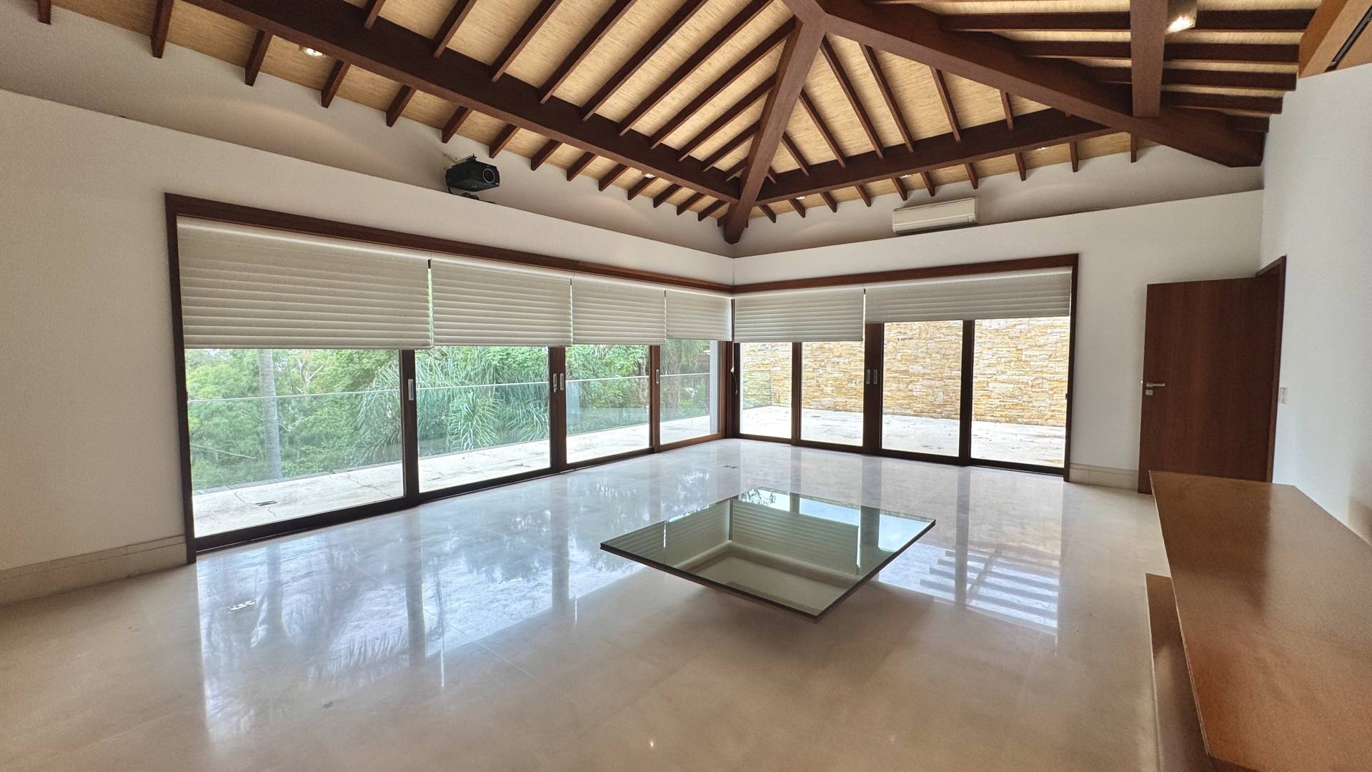 Casa com 6.300m² de terreno privativo - Residencial Tamboré 1