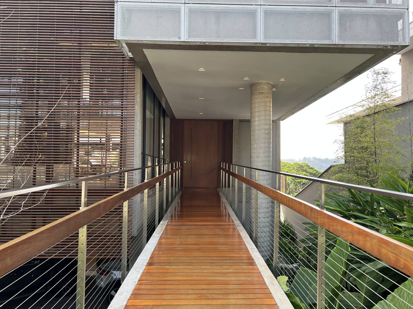 Casa Contemporânea à Venda no Alphaville Gênesis 1 com Vista Permanente para a