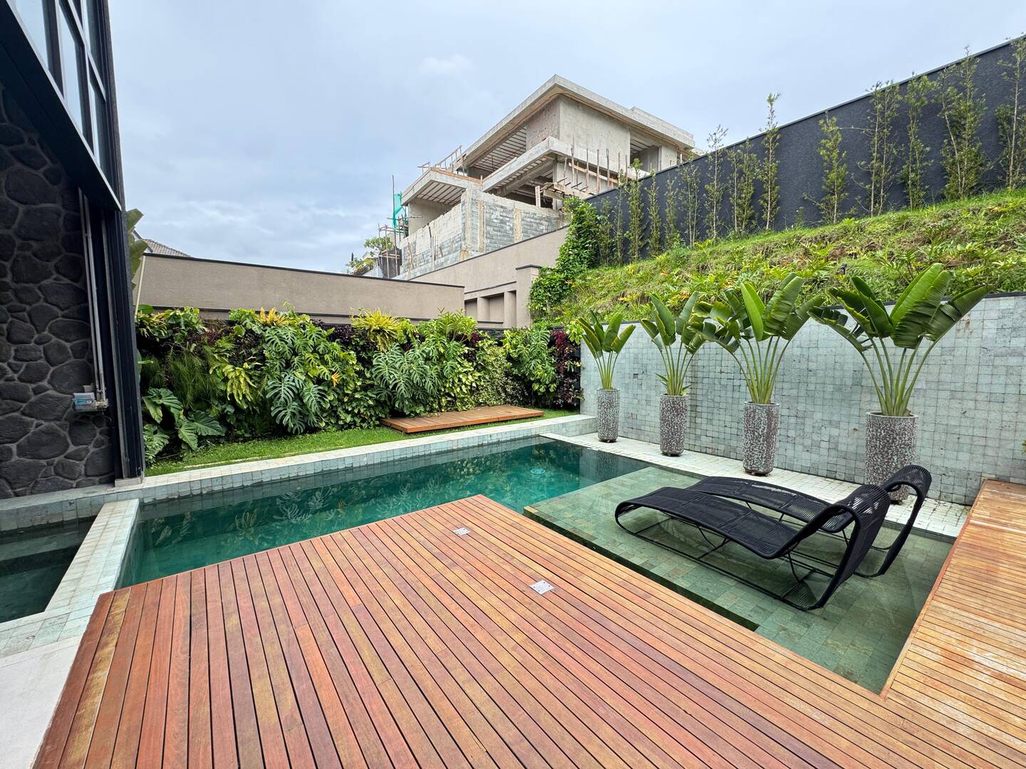 Casa mobiliada à venda no Gênesis 2 com 3 suítes, automação e adega climatizada