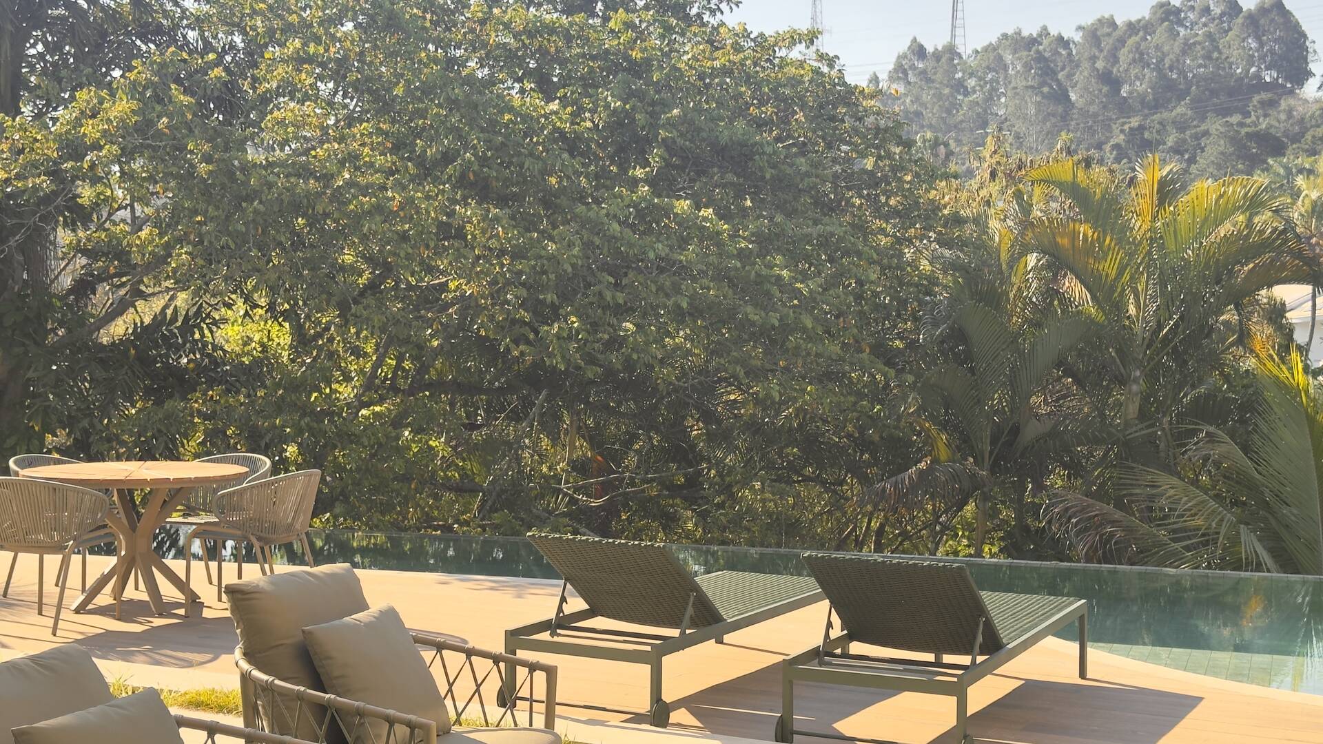 Casa à venda no Tamboré 2 com 1.800 m², 6 suítes e rooftop de 450 m²