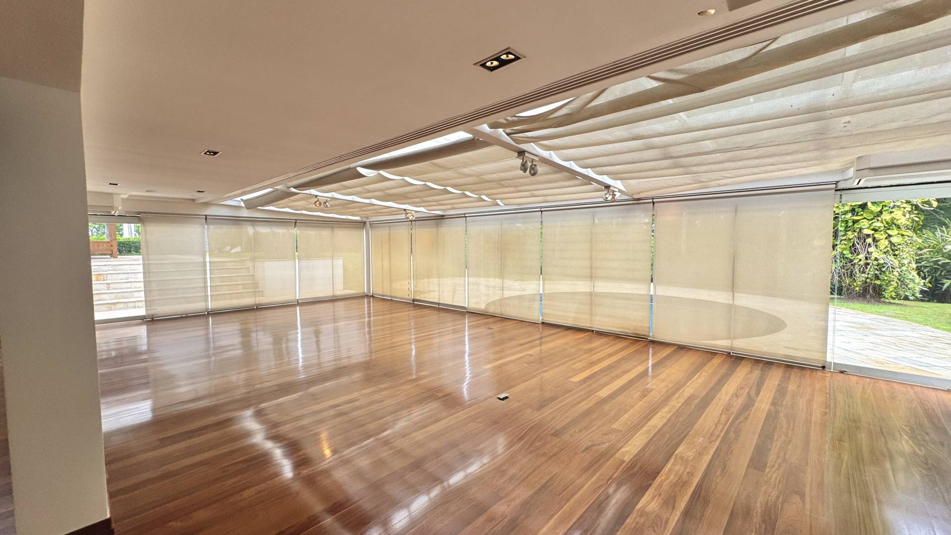 Casa com 6.300m² de terreno privativo - Residencial Tamboré 1