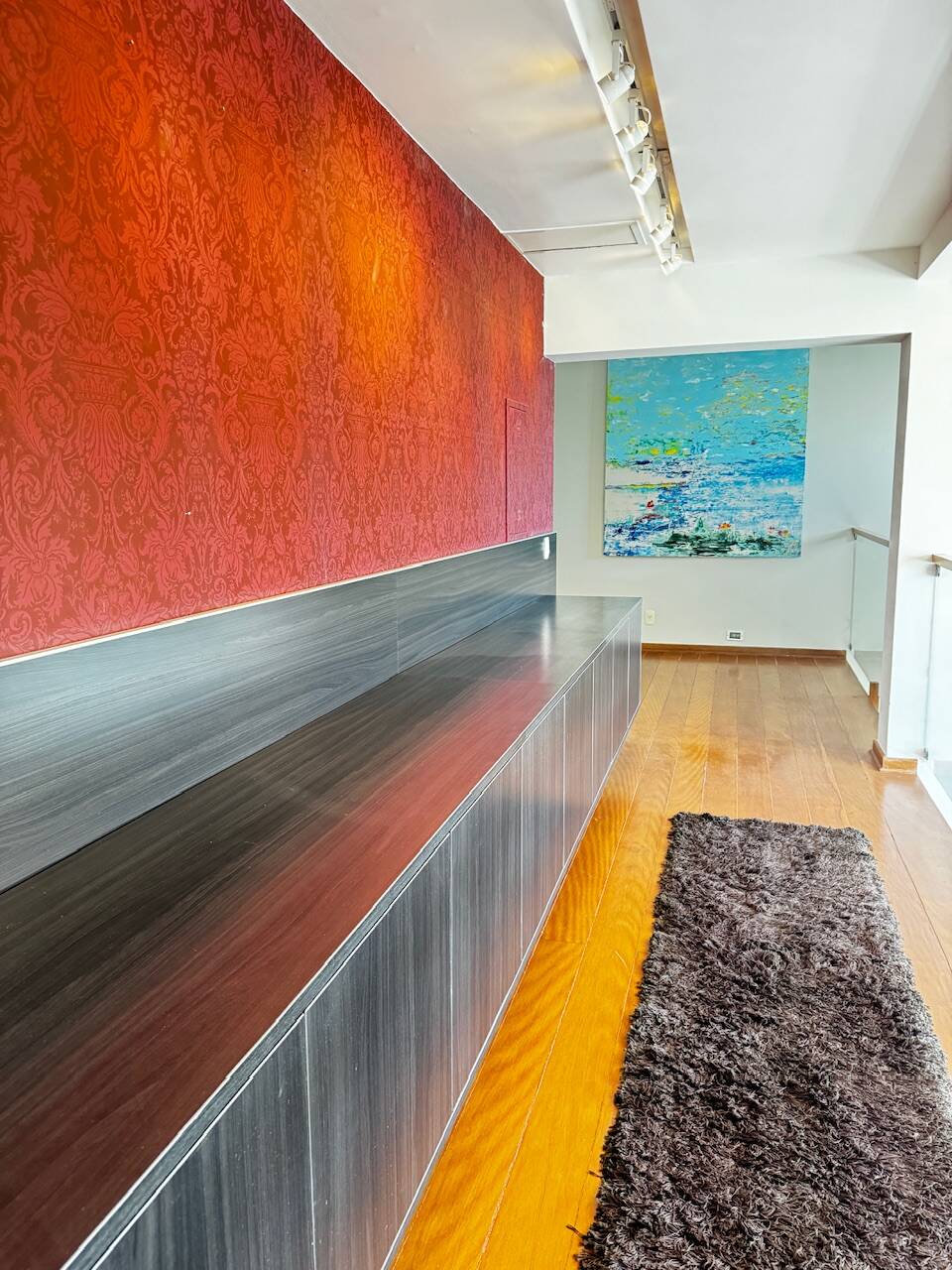 Casa de Alto Padrão Mobiliada com 4 Suítes, Quadra de Tênis Oficial e Lazer Completo em Alphaville