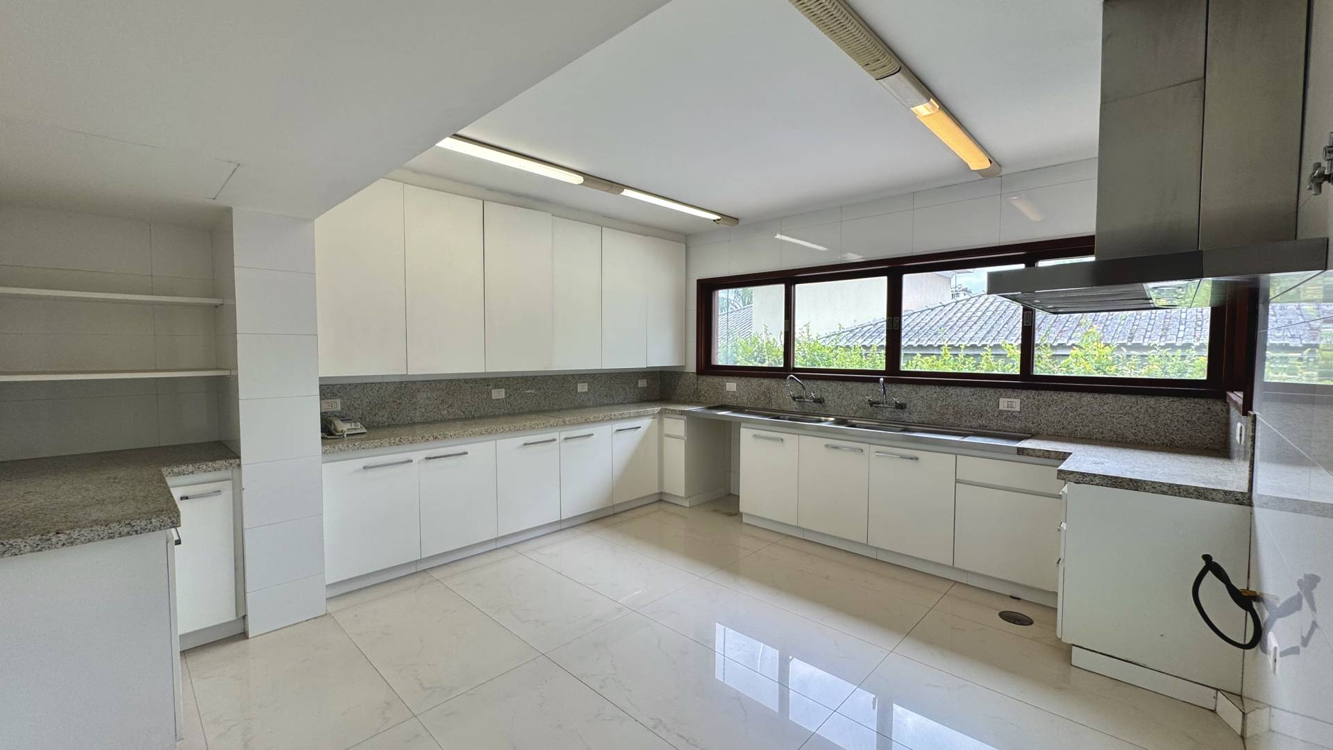 Casa com 6.300m² de terreno privativo - Residencial Tamboré 1