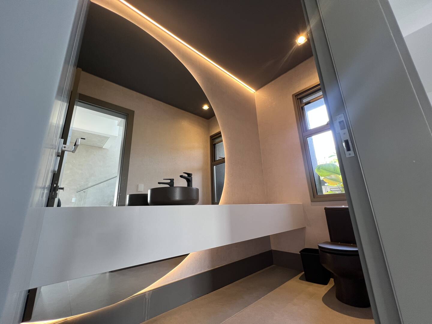 Casa contemporânea com lazer completo e elevador