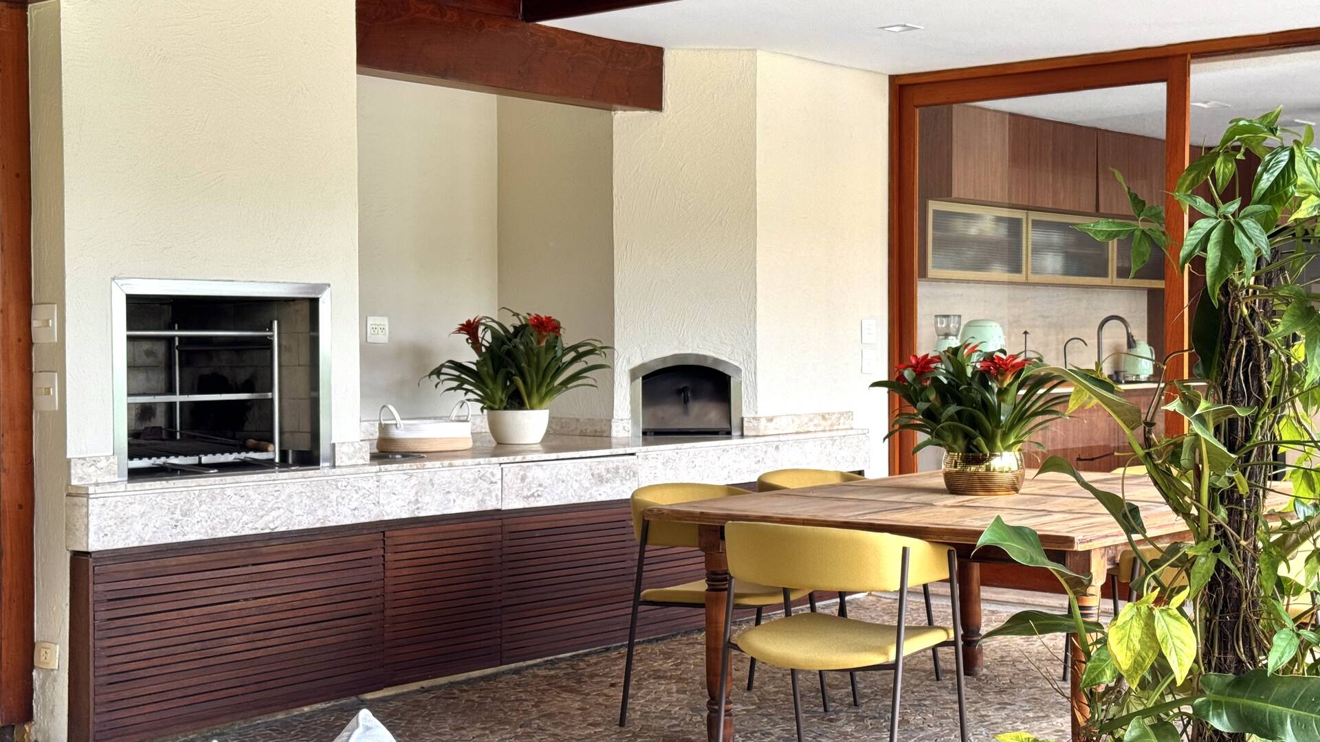 Casa com 5 suítes, terreno de 2.500 m² e vista aberta à venda no Alphaville 8