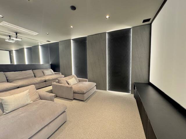 Casa à venda com 1.469 m², 6 suítes, rooftop e cinema privativo em Alphaville