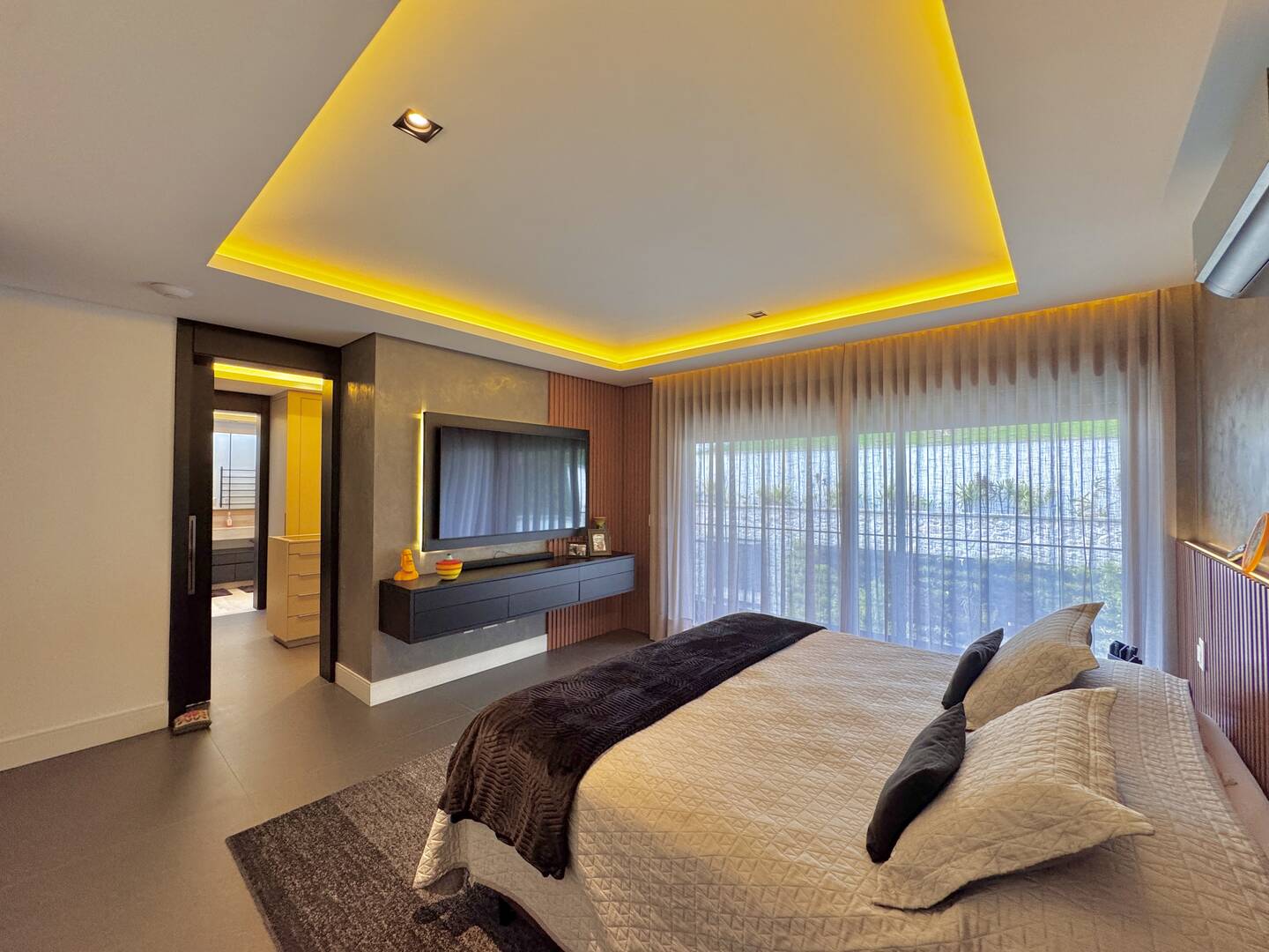 Casa nova e mobiliada à venda no Villa Solaia com 4 suítes e lazer completo