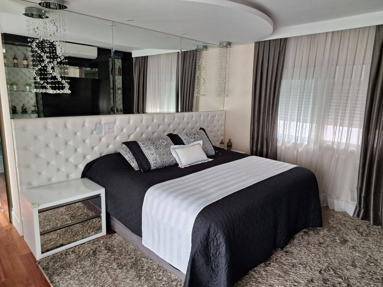 Casa com fundo para mata - Residencial Tamboré 11 - Venda porteira fechada.