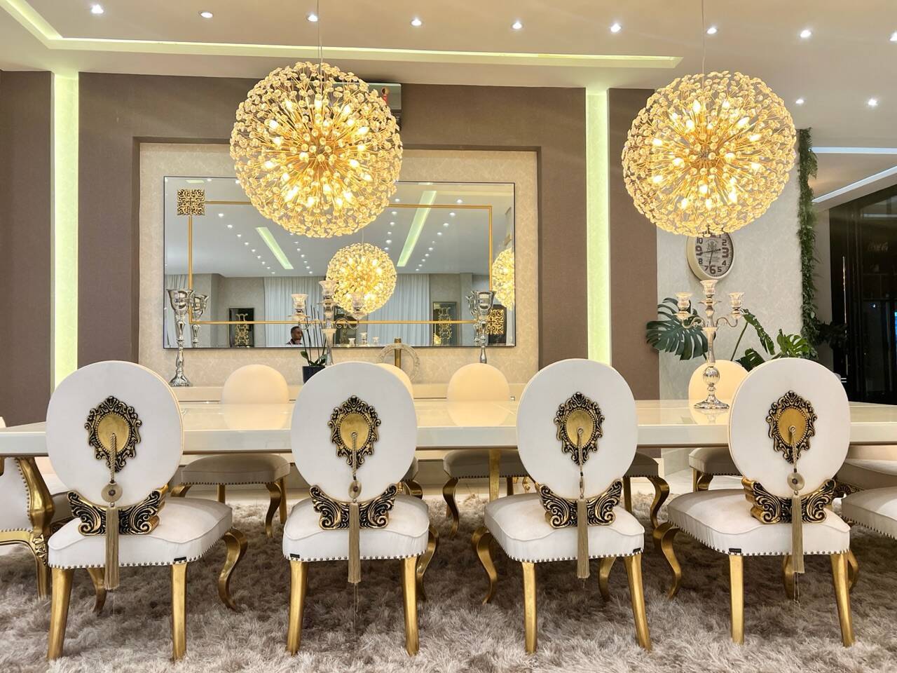 Residência Assinada por Karina Stein com 11 Suítes e Infraestrutura Completa de Lazer