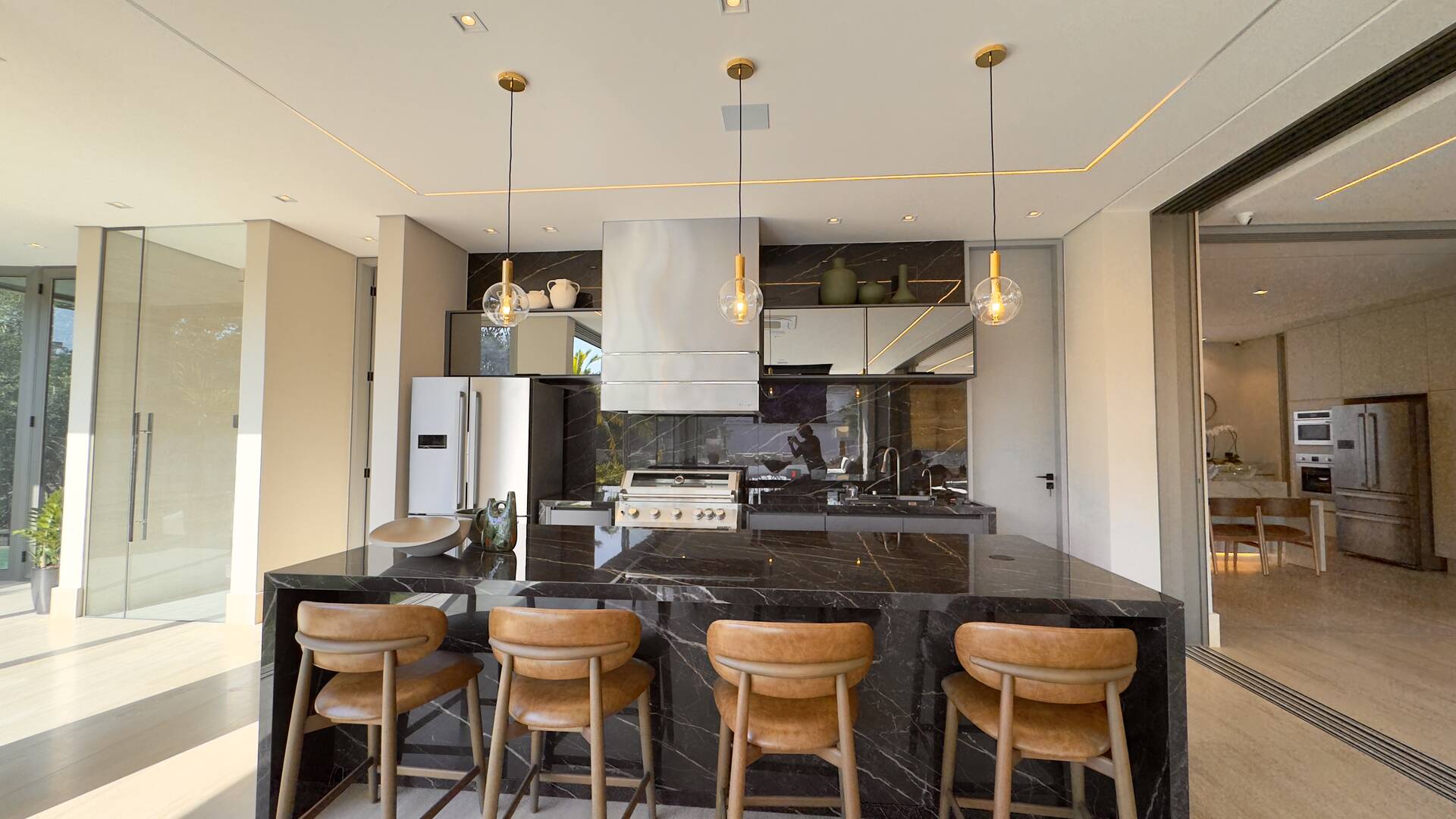 Casa à venda no Tamboré 2 com 1.800 m², 6 suítes e rooftop de 450 m²