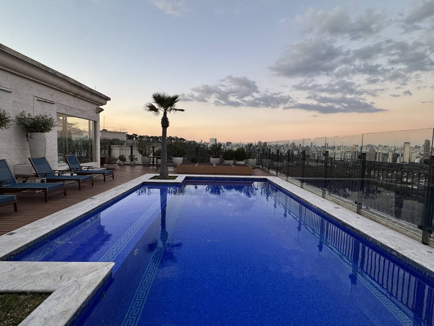 Cobertura duplex à venda em São Paulo com 1.170 m², 4 suítes, piscina privativa e 10 vagas