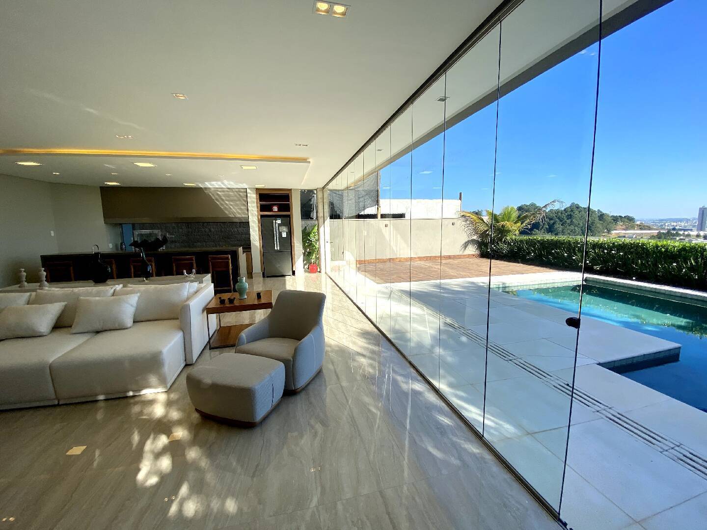 Residência Assinada por Mario Perez no Vila Solaia | 640 m², 4 Suítes e Vista Panorâmica