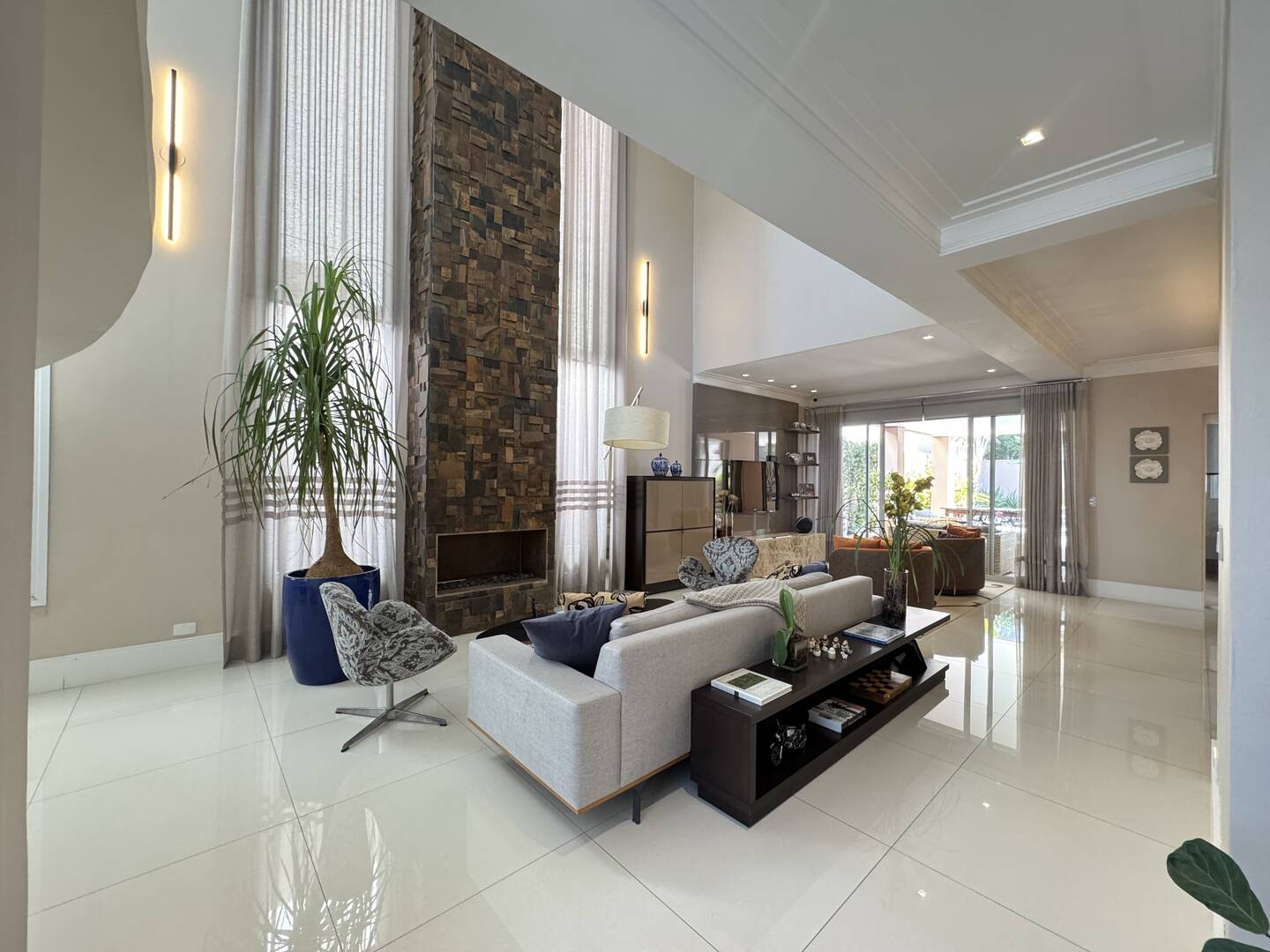 Casa neo-clássica à venda no Villa Solaia Alphaville | Elegância e conforto