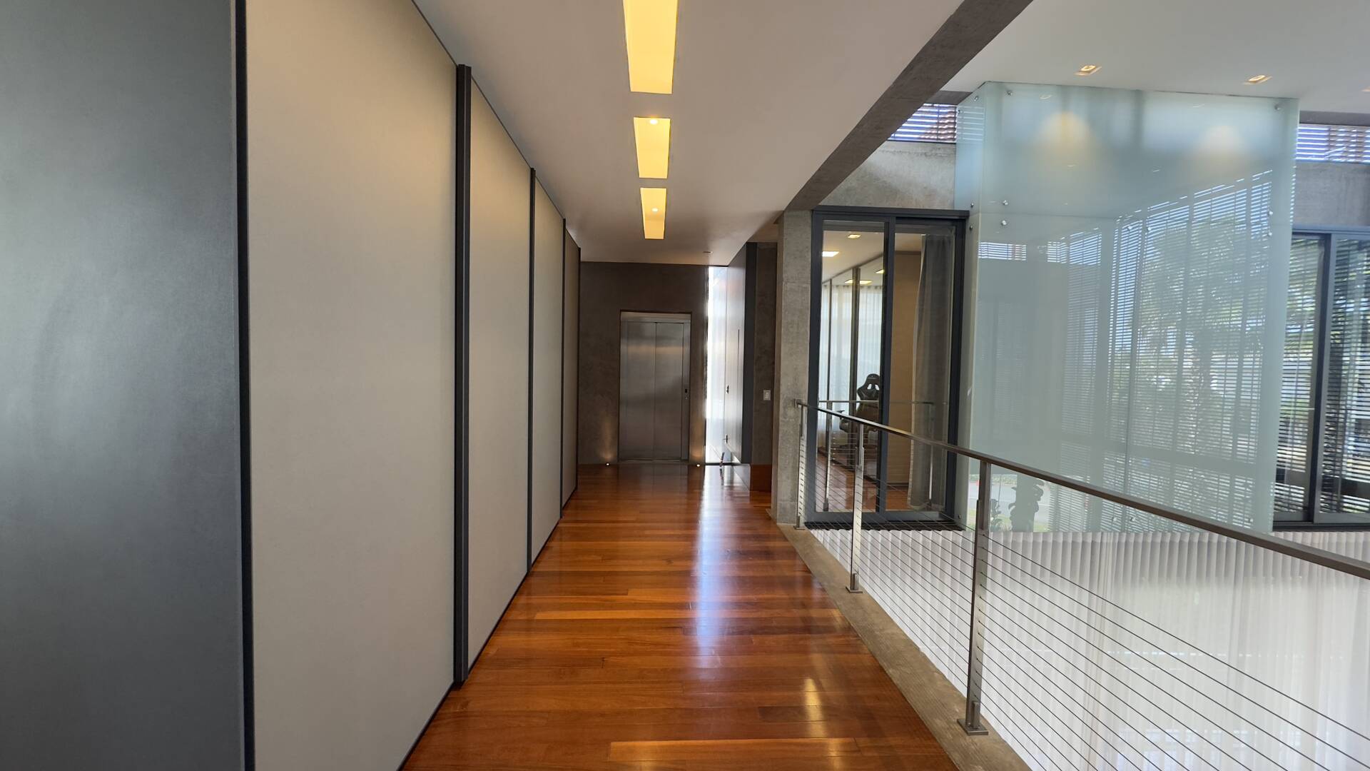 Casa Contemporânea à Venda no Alphaville Gênesis 1 com Vista Permanente para a