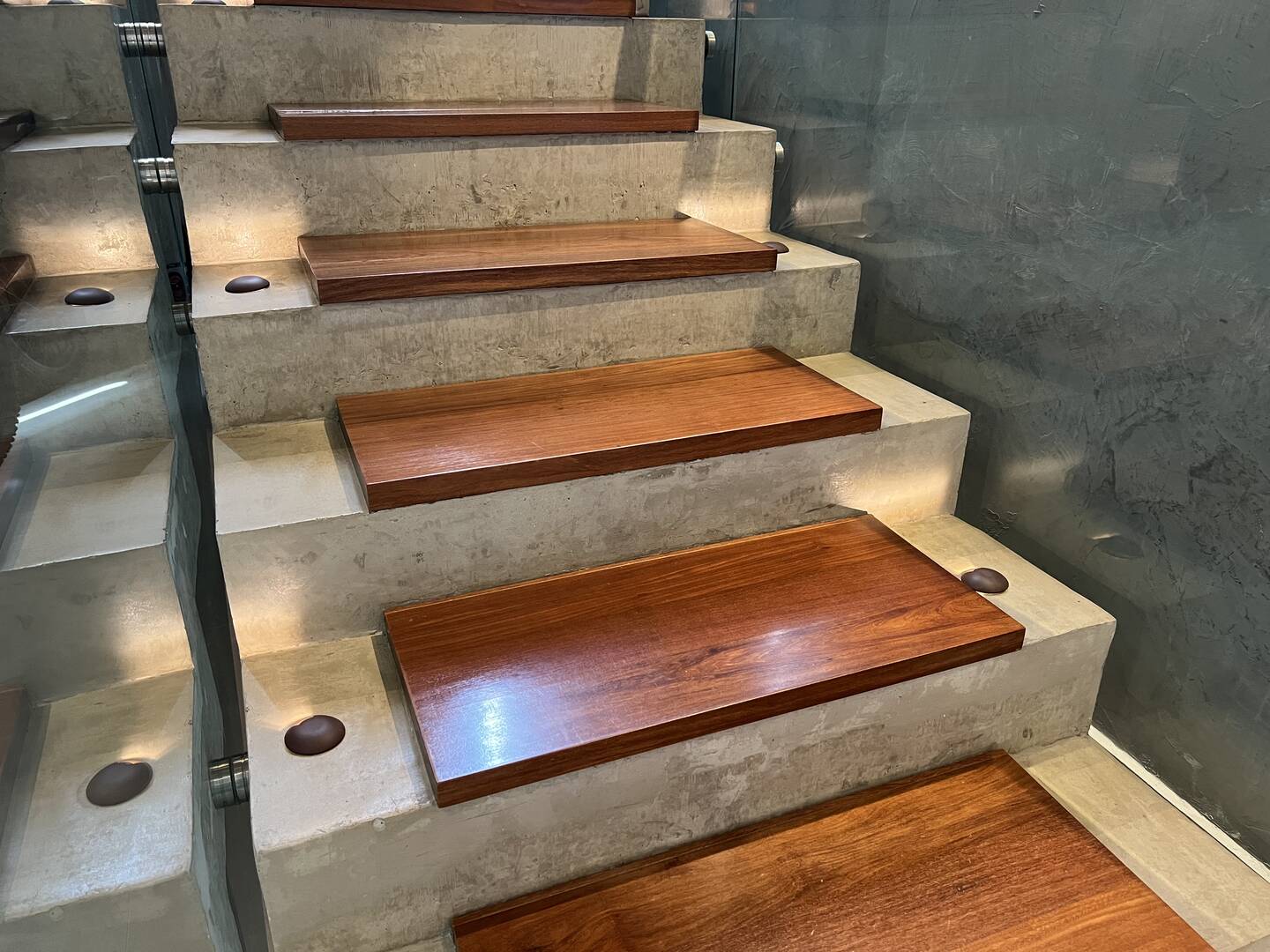 Casa Contemporânea à Venda no Alphaville Gênesis 1 com Vista Permanente para a