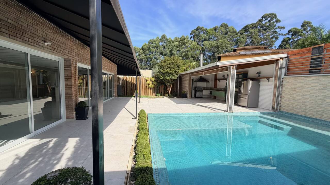 Casa Tamboré 11 -  Sol o dia todo na piscina