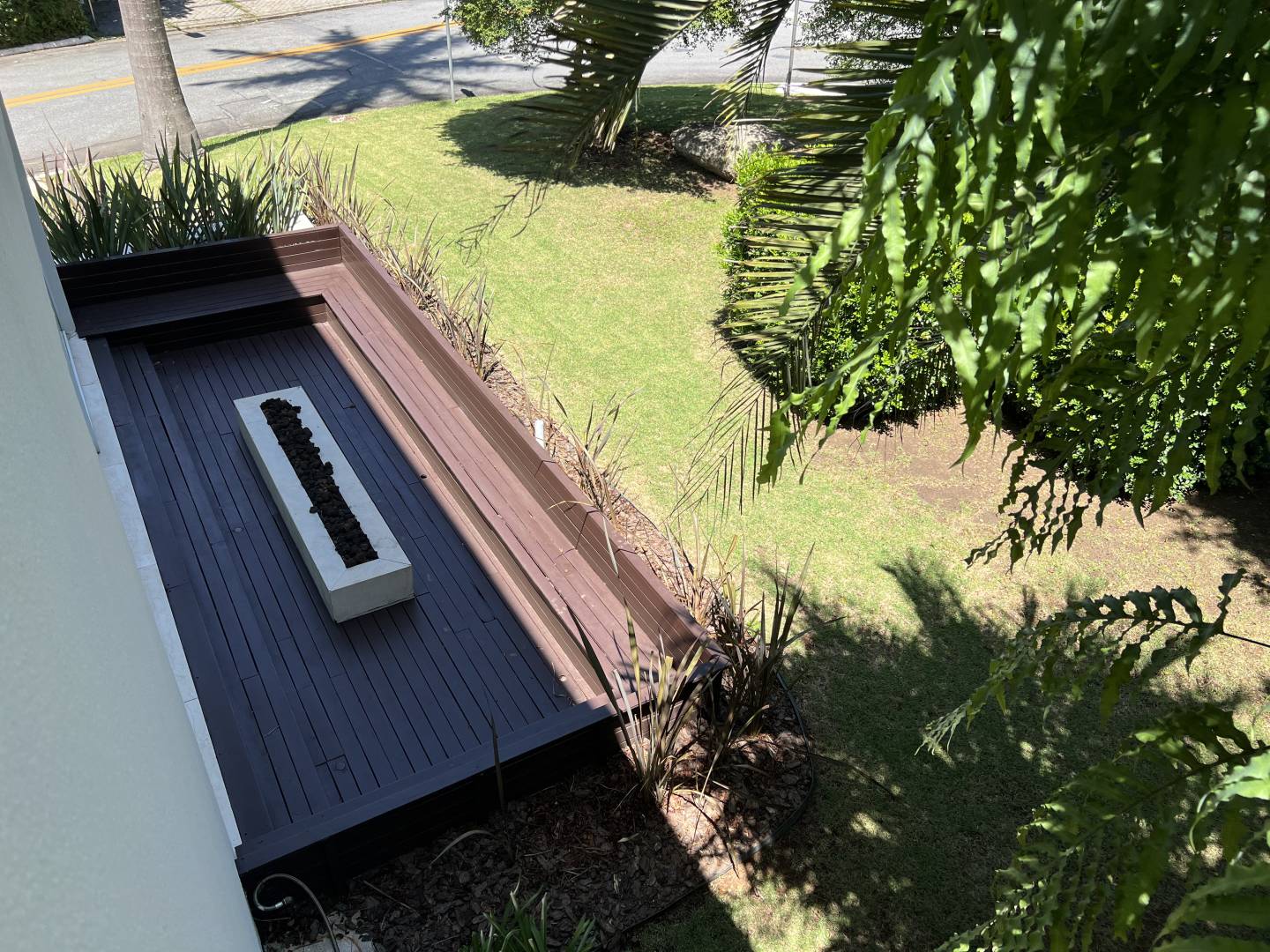 Casa à venda no Alphaville Residencial 2 com 5 suítes, piscina natural e firepit