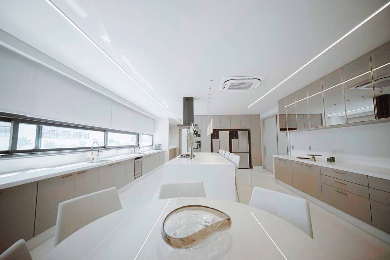 Casa à venda no Tamboré 2 com 6 suítes, SPA privativo, piscina e 2.385 m²