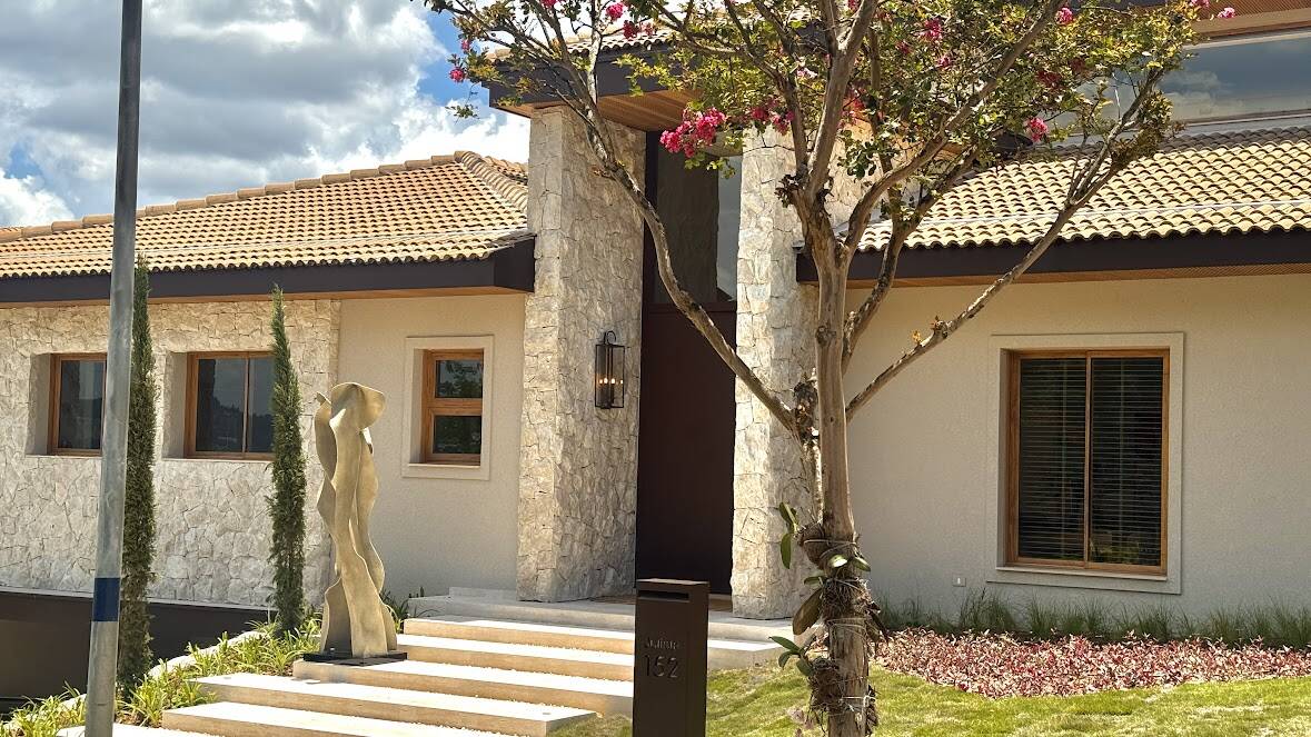 Casa térrea com vista permanente para a reserva à venda no Tamboré 10, Alphaville