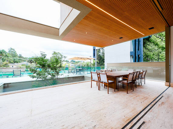 Casa à venda no Tamboré 2 com projeto Rodrigo Latorre e adega climatizada para 700 garrafas