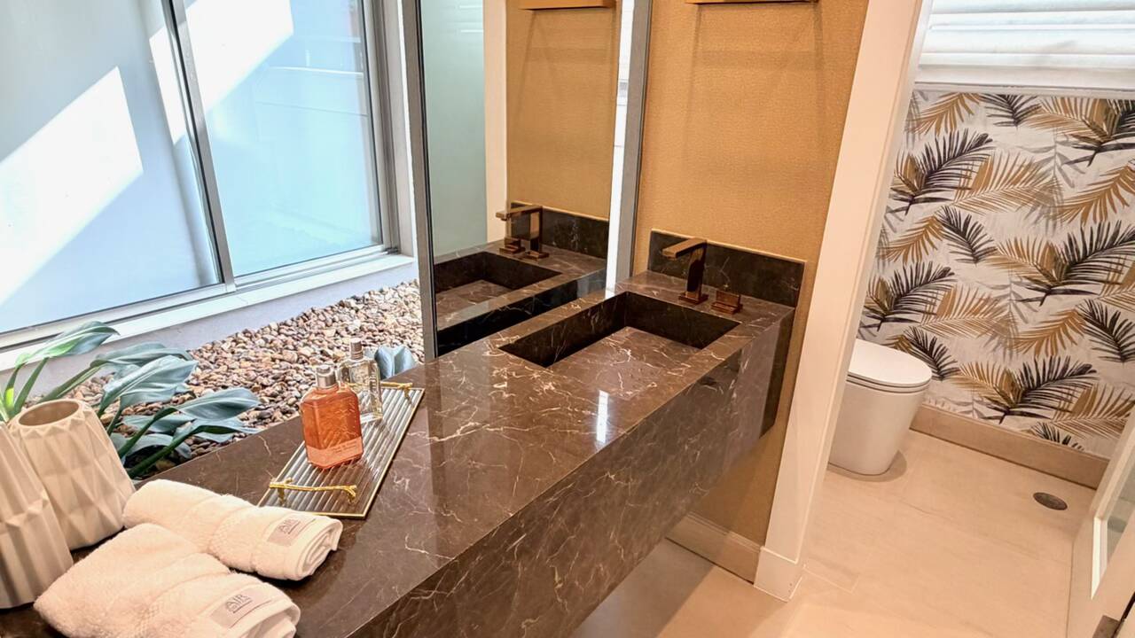 Casa à Venda no Tamboré 3 com 5 Suítes, Man Cave Exclusiva e Lazer Completo