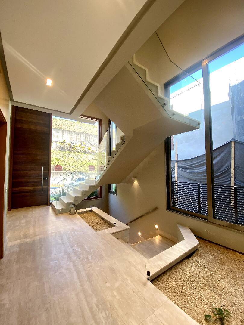 Residência Assinada por Mario Perez no Vila Solaia | 640 m², 4 Suítes e Vista Panorâmica