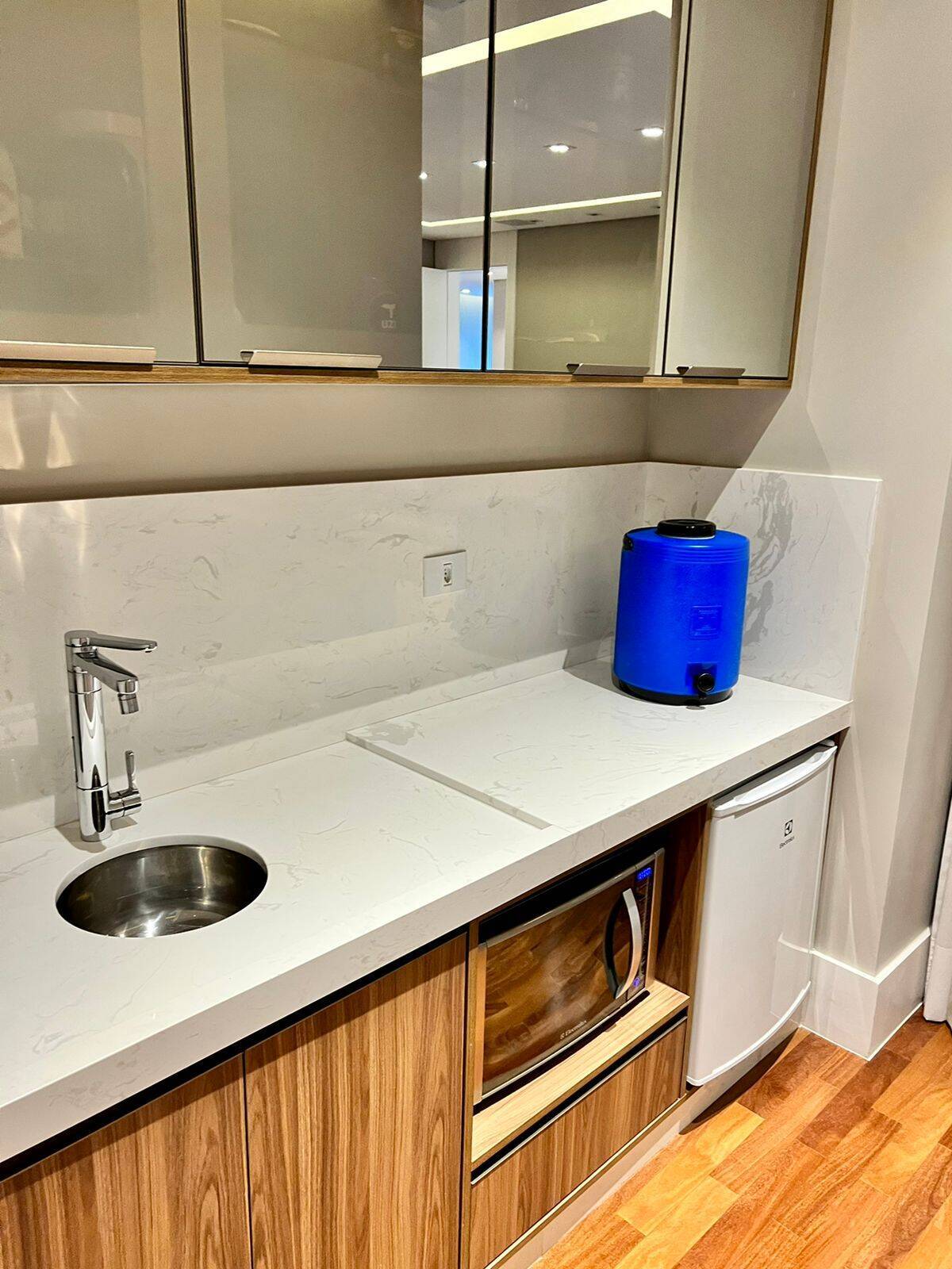 Casa com 5 suítes, elevador e lazer completo à venda em Alphaville