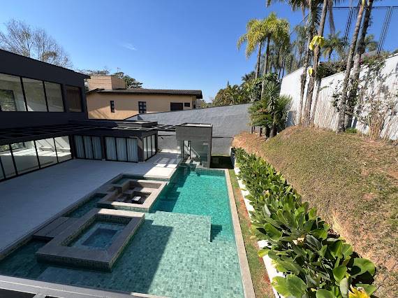 Casa à venda no Alphaville Residencial 1 com 5 suítes, adega climatizada 