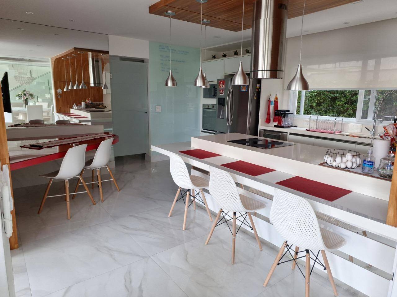 Casa com fundo para mata - Residencial Tamboré 11 - Venda porteira fechada.