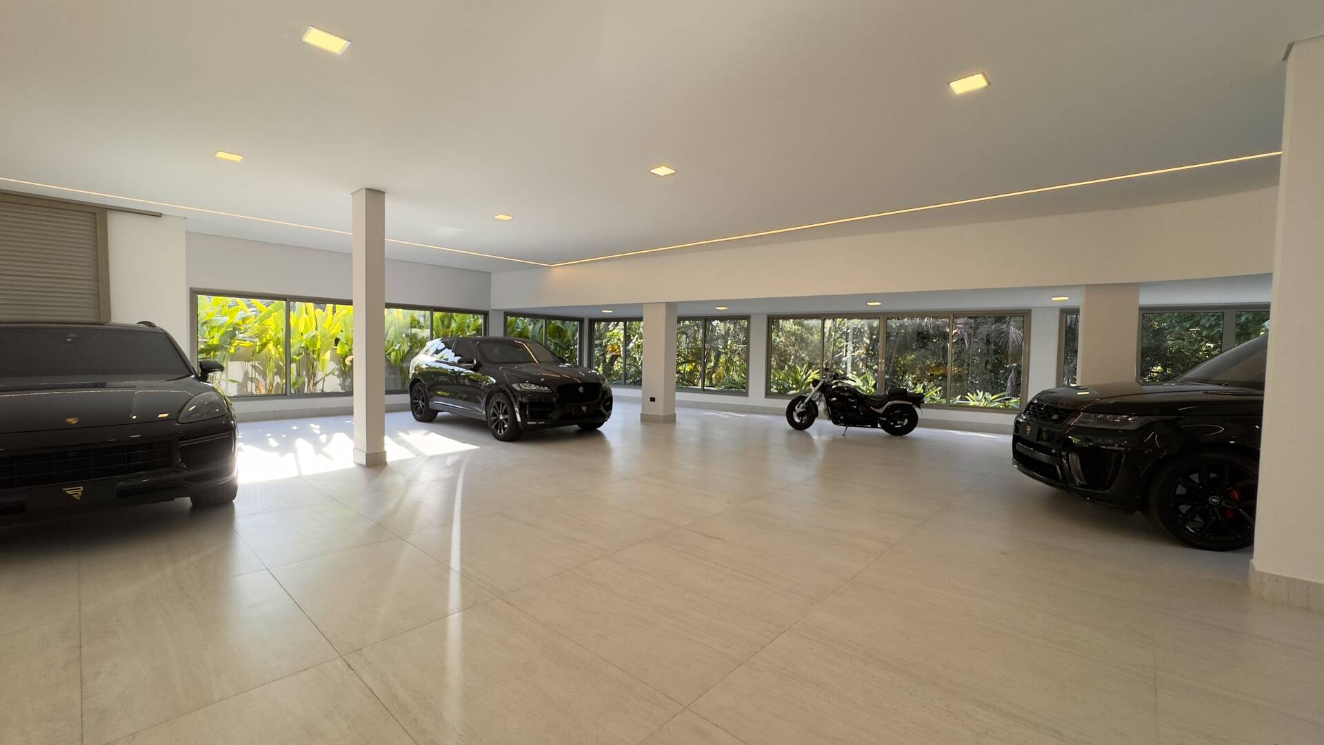 Casa à venda no Tamboré 2 com 1.800 m², 6 suítes e rooftop de 450 m²