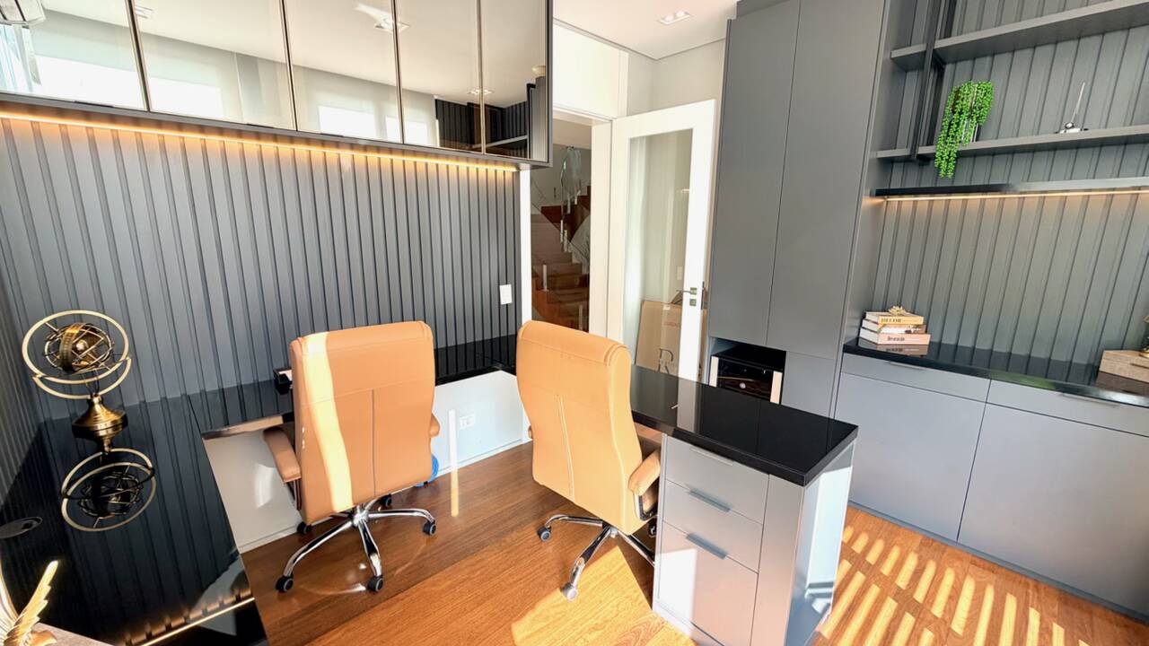 Casa à Venda no Tamboré 3 com 5 Suítes, Man Cave Exclusiva e Lazer Completo