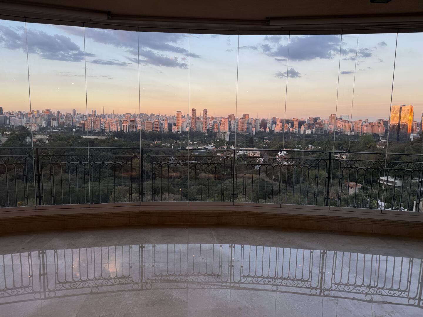 Cobertura duplex à venda em São Paulo com 1.170 m², 4 suítes, piscina privativa e 10 vagas