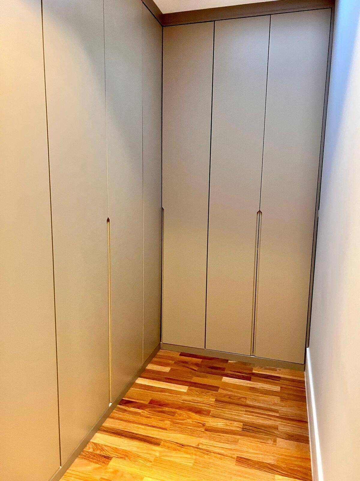 Casa com 5 suítes, elevador e lazer completo à venda em Alphaville