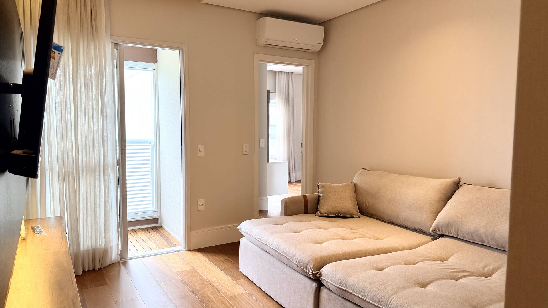 Apartamento mobiliado com 4 suítes e vista permanente para o lago em Alphaville