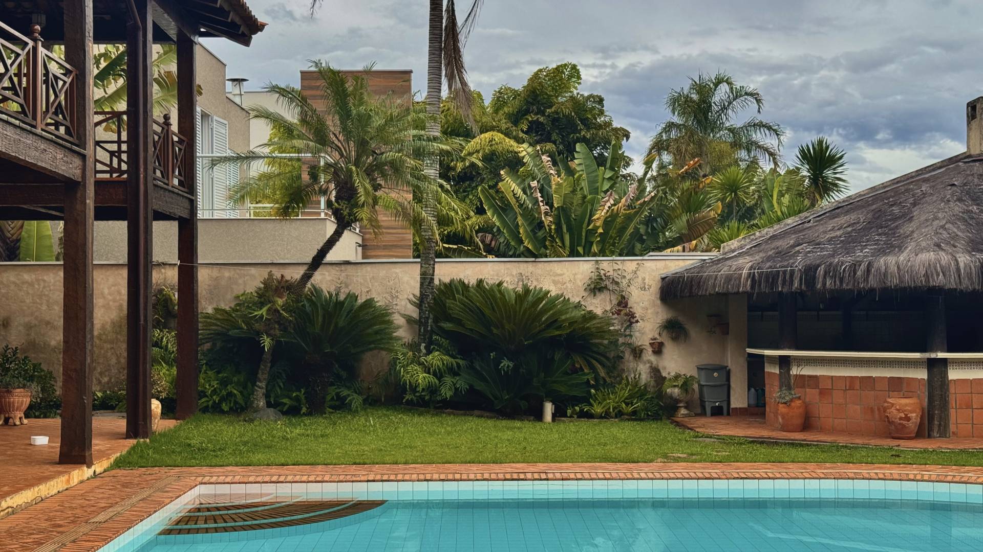 Casa à venda no Alphaville Residencial Zero com 900 m², adega, pomar e piscina