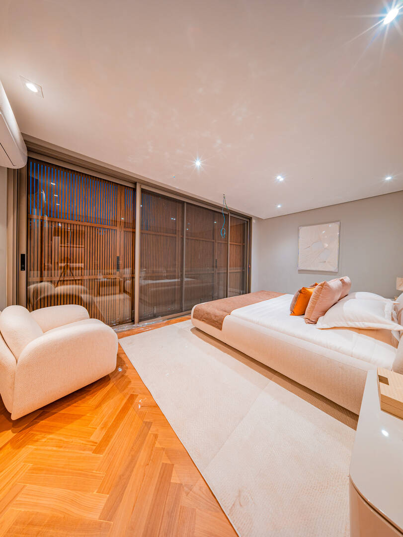 Casa porteira fechada à venda em Alphaville | 5 suítes, rooftop e mobiliada