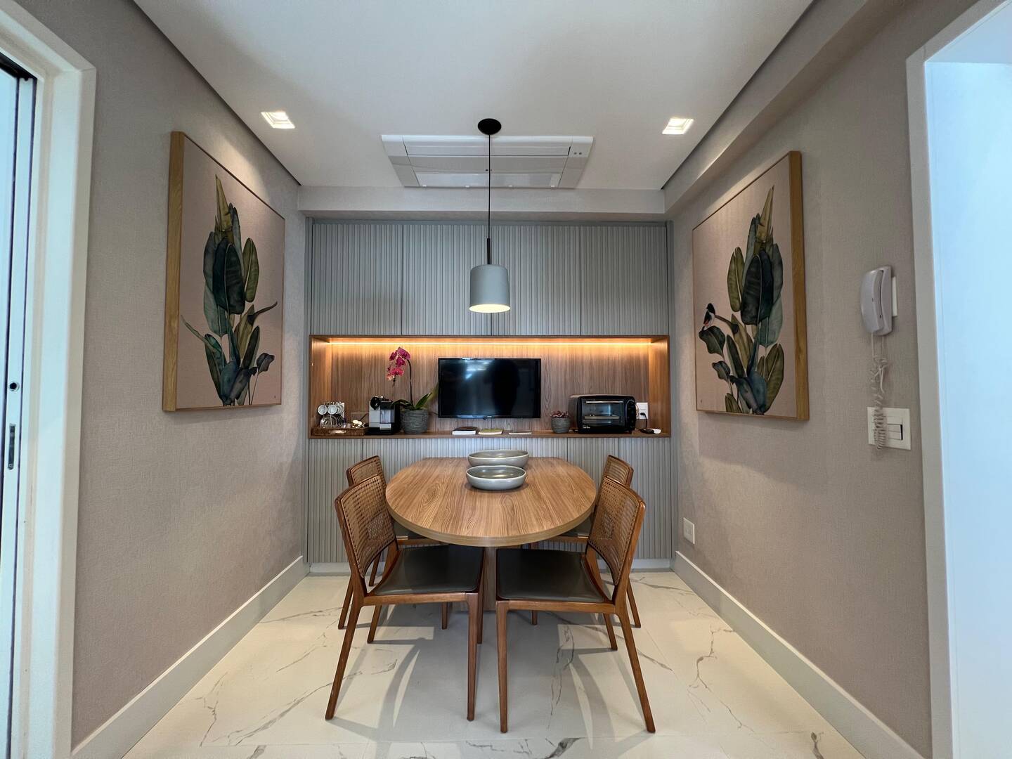 Apartamento mobiliado no ATRIA Alphaville com 3 suítes e automação completa
