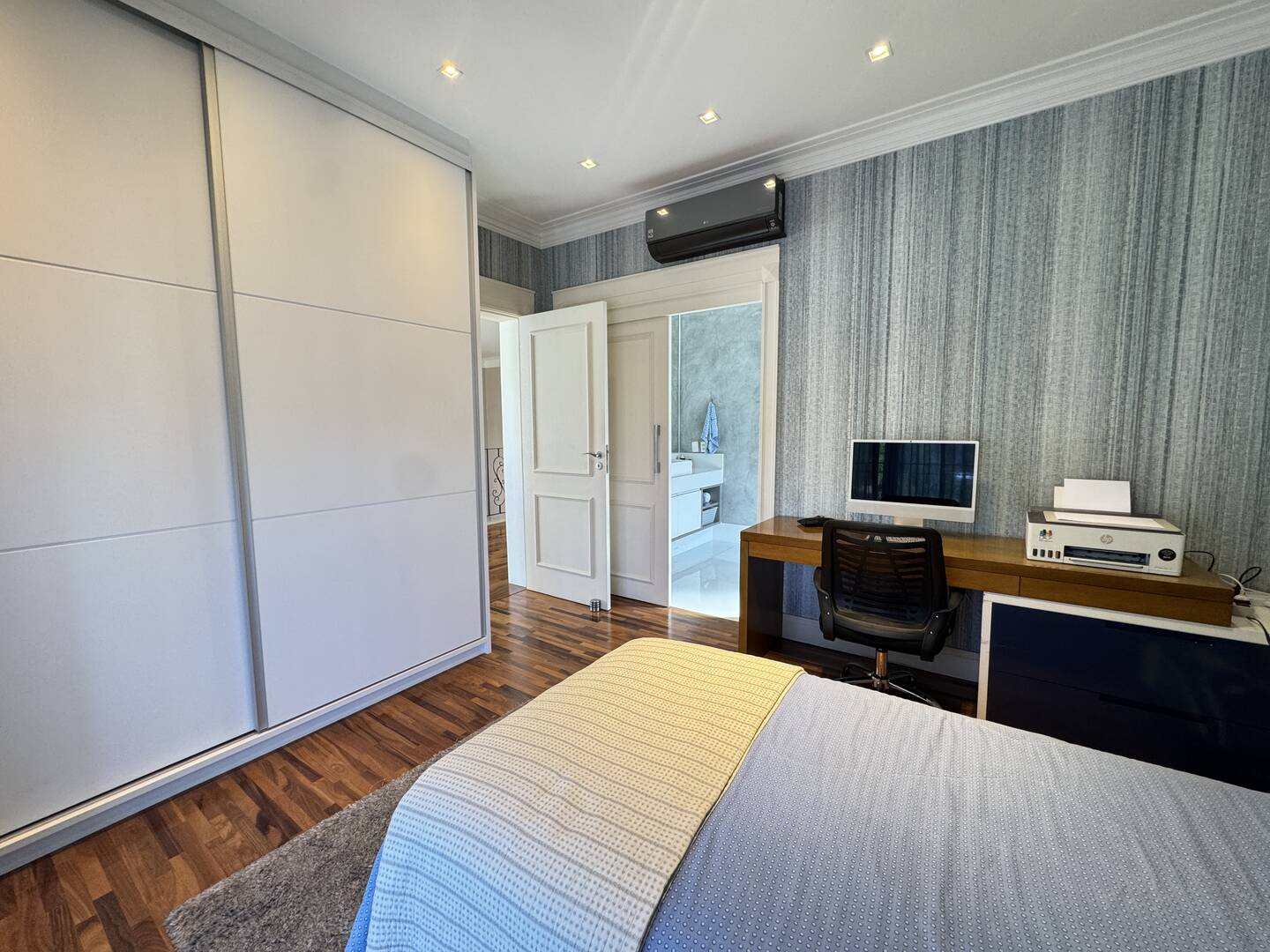 Casa neo-clássica à venda no Villa Solaia Alphaville | Elegância e conforto