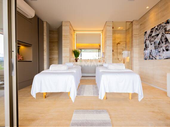 Casa com 6 suítes, vista panorâmica e arquitetura contemporânea no Tamboré 2