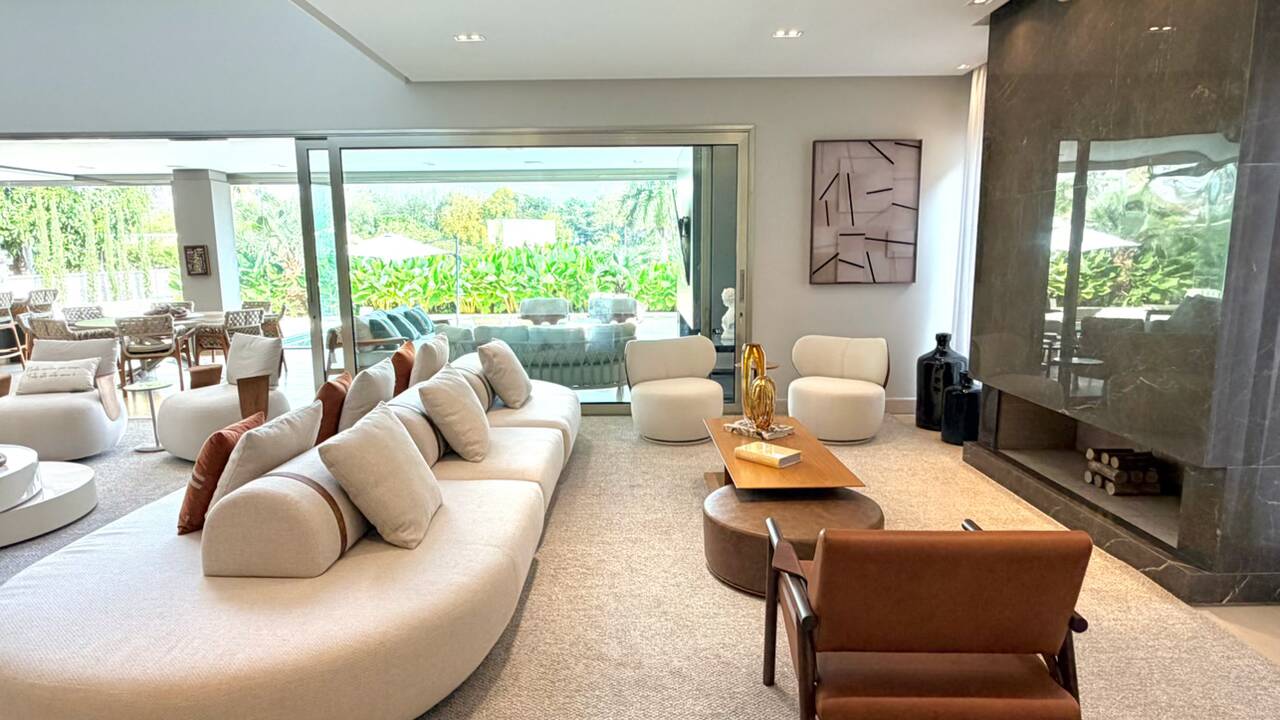 Casa à Venda no Tamboré 3 com 5 Suítes, Man Cave Exclusiva e Lazer Completo