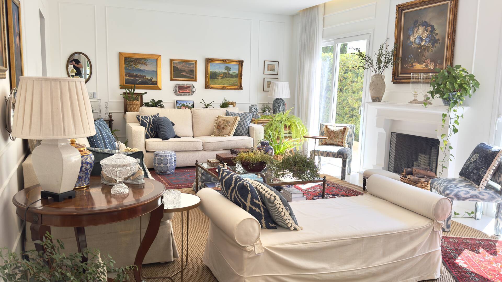 Casa com amplo terreno e excelente potencial de retrofit à venda em Alphaville
