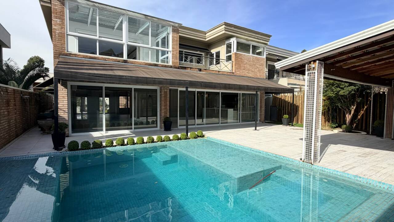 Casa Tamboré 11 -  Sol o dia todo na piscina