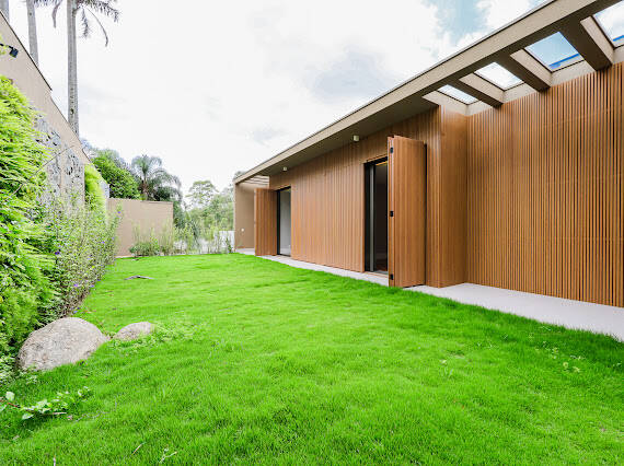 Casa à venda no Tamboré 2 com projeto Rodrigo Latorre e adega climatizada para 700 garrafas
