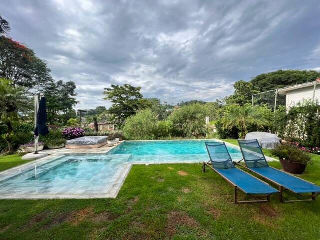 Casa Totalmente Reformada à Venda no Tamboré 1 | 5 Suítes e Ambientes Integrados