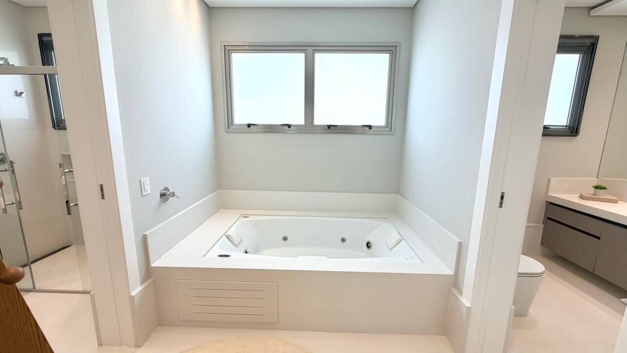 Casa à Venda no Tamboré 3 com 5 Suítes, Man Cave Exclusiva e Lazer Completo