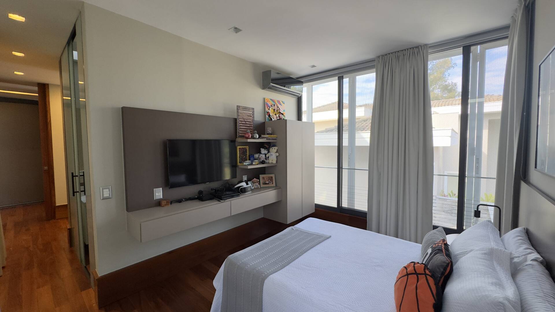 Casa Contemporânea à Venda no Alphaville Gênesis 1 com Vista Permanente para a